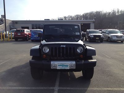 Brand new, 4x4 trail rated soft top, 6 speed, bluetooth