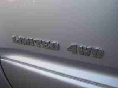 4Runner Truck with leather, sunroof, 4 wheel drive, 4 door, image 6