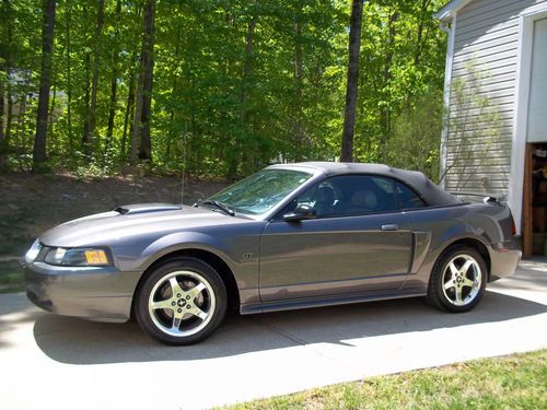 2003 mustang gt convertible (low milage)
