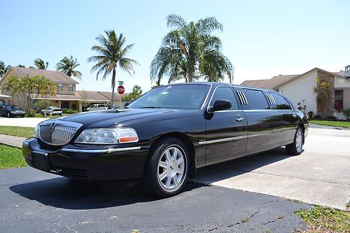 2004 lincoln town car executive limousine 4-door 4.6l