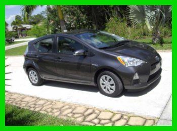 2012 toyota prius c hybrid one 60+ mpg hatchback bluetooth cd