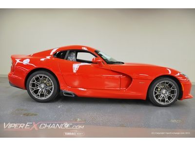 2013 srt viper launch edition with track package 3 miles