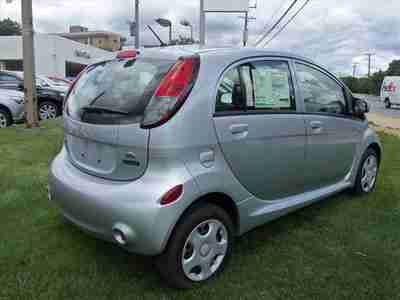 ALL ELECTRIC VEH SILVER W/ BLACK CLOTH INTERIOR ELECTRIC WALL CHARGER INCLUDED, image 2
