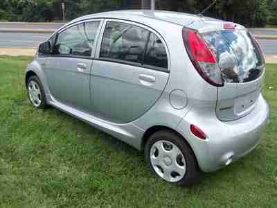 ALL ELECTRIC VEH SILVER W/ BLACK CLOTH INTERIOR ELECTRIC WALL CHARGER INCLUDED, image 3