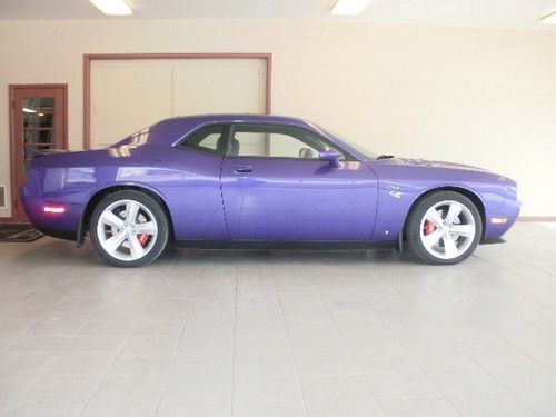 2010 dodge challenger srt8 coupe 2-door 6.1l