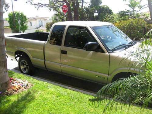 2001 chevrolet s10 extended cab pick-up