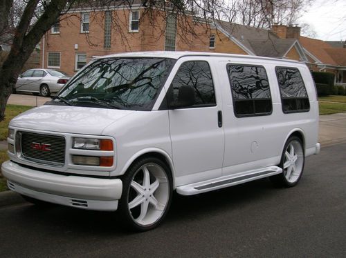 Custom 1997 gmc savana g1500 w/ 26 inch rims