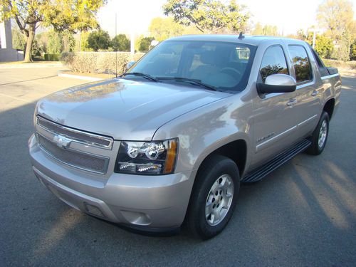 2007 chevrolet avalanche crew cab truck auto v8 flex fuel only 49k miles clean