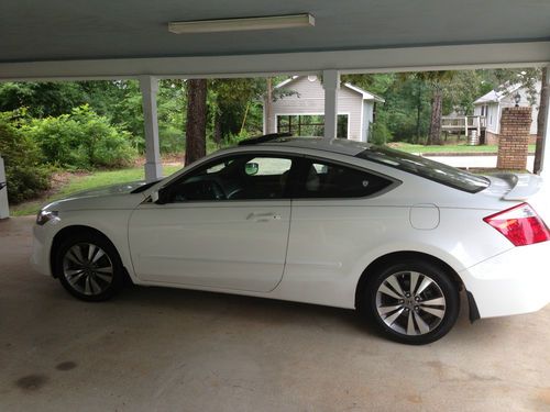 Honda accord coupe loaded with honda navigation like new 19,600 miles