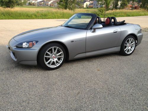 2005 honda s2000 convertible 2-door 2.2l