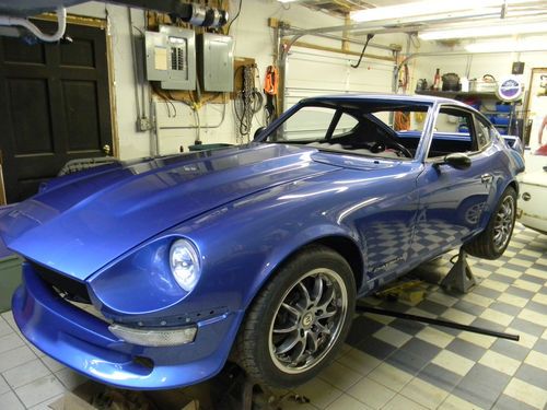 1972 datsun 240z, chevy 350 v8 ....450hp...6 speed....completely restored