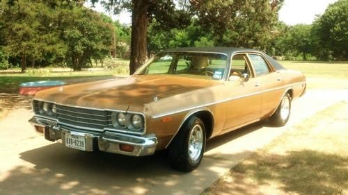 1974 dodge coronet custom sedan 4-door 5.2l