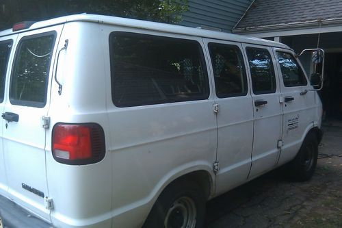 2001 dodge ram van 1500 low mileage - $2800