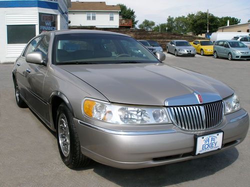 2000 Lincoln Town Car Signature Sedan 4-Door 4.6L - NO RESERVE, image 6