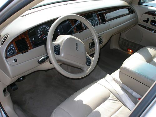 2000 Lincoln Town Car Signature Sedan 4-Door 4.6L - NO RESERVE, image 7