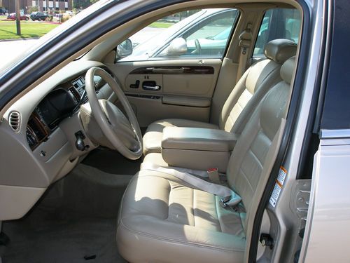 2000 Lincoln Town Car Signature Sedan 4-Door 4.6L - NO RESERVE, image 8