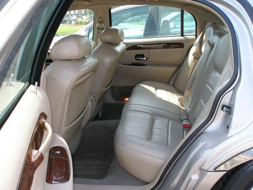 2000 Lincoln Town Car Signature Sedan 4-Door 4.6L - NO RESERVE, image 9