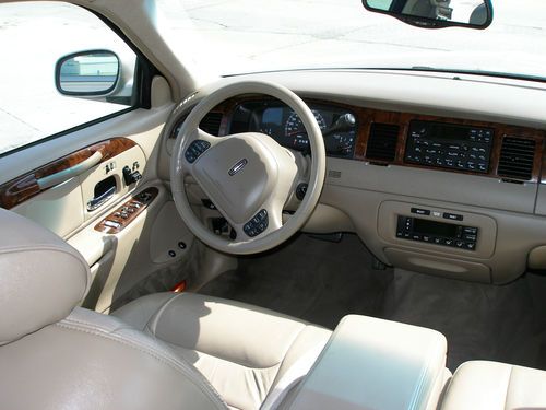 2000 Lincoln Town Car Signature Sedan 4-Door 4.6L - NO RESERVE, image 10