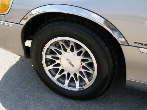 2000 Lincoln Town Car Signature Sedan 4-Door 4.6L - NO RESERVE, image 18