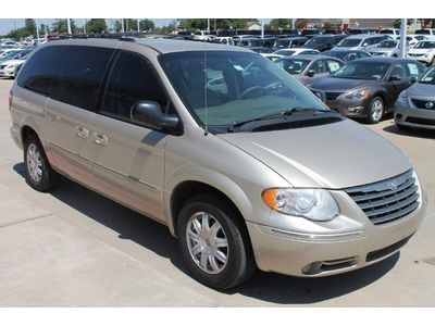 2005 chrysler town &amp; country no reserve!
