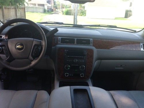 2007 Chevrolet Suburban 2500 LTZ Sport Utility 4-Door 6.0L, image 6