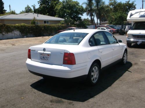2000 Volkswagen Passat, NO RESERVE, image 2