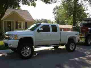 2007 chevorlet Z-71 LTZ ext. cab 4x4 6'inch lift 20' wheels 35