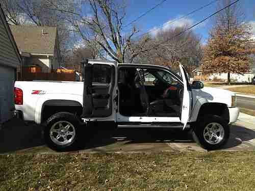 2007 chevorlet Z-71 LTZ ext. cab 4x4 6'inch lift 20' wheels 35