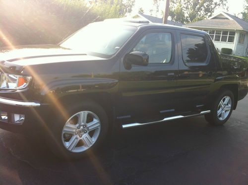 2010 honda ridgeline mint 8200 miles ! navigation ! practically new !