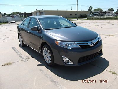 2013 gray toyota camry hybrid xle 3200 miles