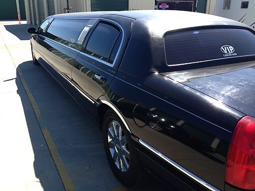 05 Lincoln Town Car Limousine 120