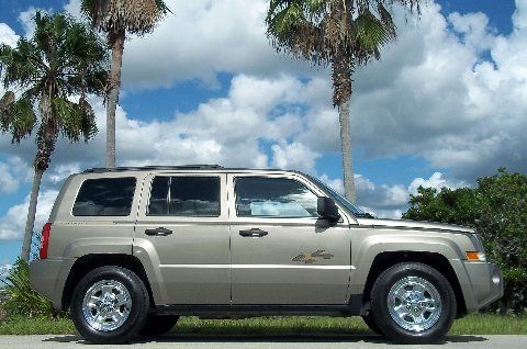 4wd~sport suv~25 mpg's~power~graphic package~new tires~like new!!! 09 10 11