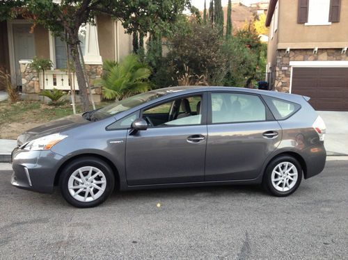 2012 toyota prius v base wagon 4-door 1.8l 23k miles free ca shipping