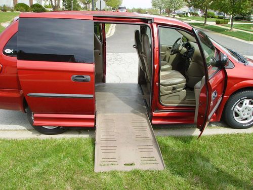 Entervan-(wheelchair,handicap accessible)v-6, maroon,custom pckg,many extras