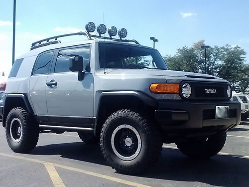 Hard to find 6 spd manual trail fj certified 100k warranty!!