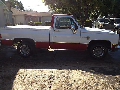 1984 chevrolet c10....scottsdale  2wd.   short bed