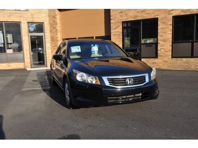 4dr I4 Manual 2.4L CD 4 Cylinder Engine