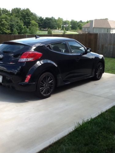 2013 hyundai veloster base hatchback 3-door 1.6l.  remix