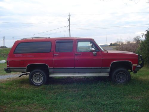 Red gmc  1500 suburban