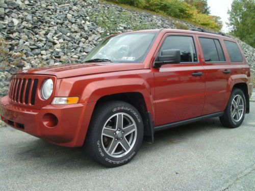 2009 jeep patriot 4wd with sunroof, heated seats and only 26k miles!