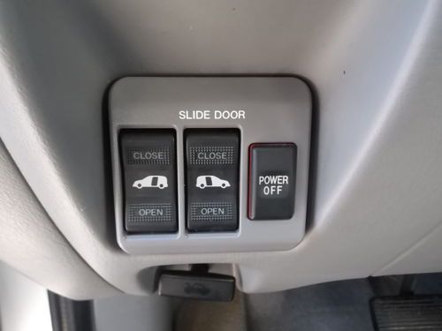 ONE OWNER CLEAN CARFAX POWER DOORS LEATHER CD Traction Control ABS A/C, image 25