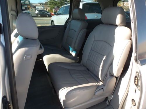 ONE OWNER CLEAN CARFAX POWER DOORS LEATHER CD Traction Control ABS A/C, image 37