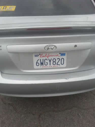 A nice hyundai elentra that runs well