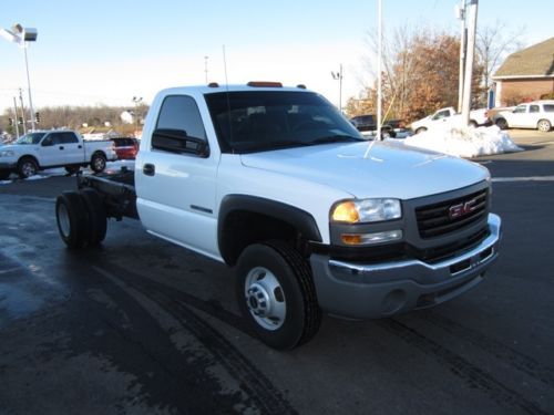 2005 gmc 2wd reg cab and chassi with 7ft cab to axle with 6.0 gas engine