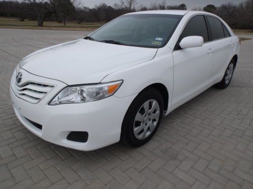 Le camry 4dr sedan 2 owner no reserve