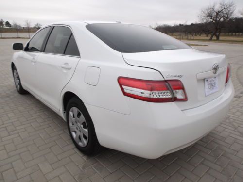 LE Camry 4DR Sedan 2 Owner NO RESERVE, image 3