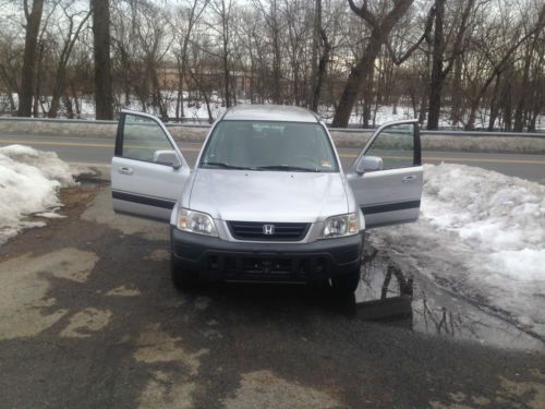 Honda cr-v 4x4 suv 2.0l 4 cylinder low miles mint like new no issue super clean