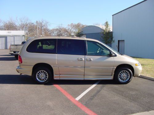 CHRYSLER TOWN & COUNTRY LIMITED HANDICAPPED WHEELCHAIR LIFT VAN LEATHER 99 PICS, US $10,250.00, image 2