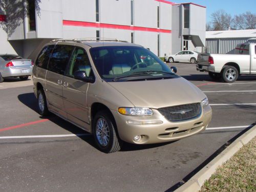 CHRYSLER TOWN & COUNTRY LIMITED HANDICAPPED WHEELCHAIR LIFT VAN LEATHER 99 PICS, US $10,250.00, image 3