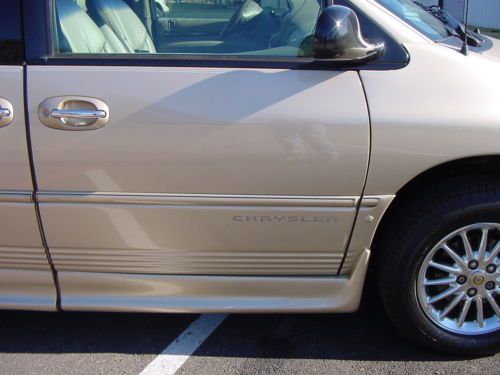 CHRYSLER TOWN & COUNTRY LIMITED HANDICAPPED WHEELCHAIR LIFT VAN LEATHER 99 PICS, US $10,250.00, image 6